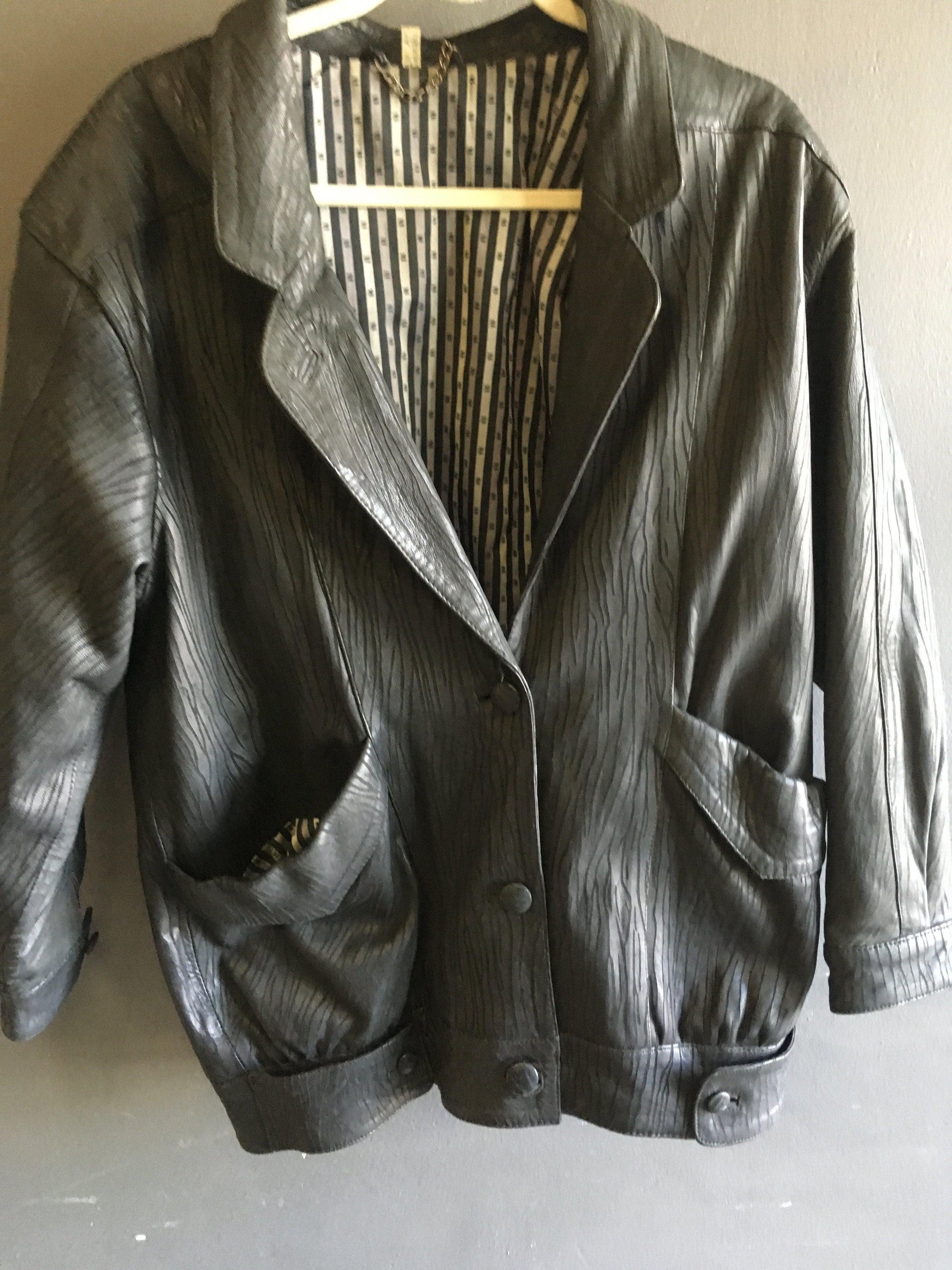 Vintage Leather Jacket with Pockets - 12 - 2ndhandwarehouse.com