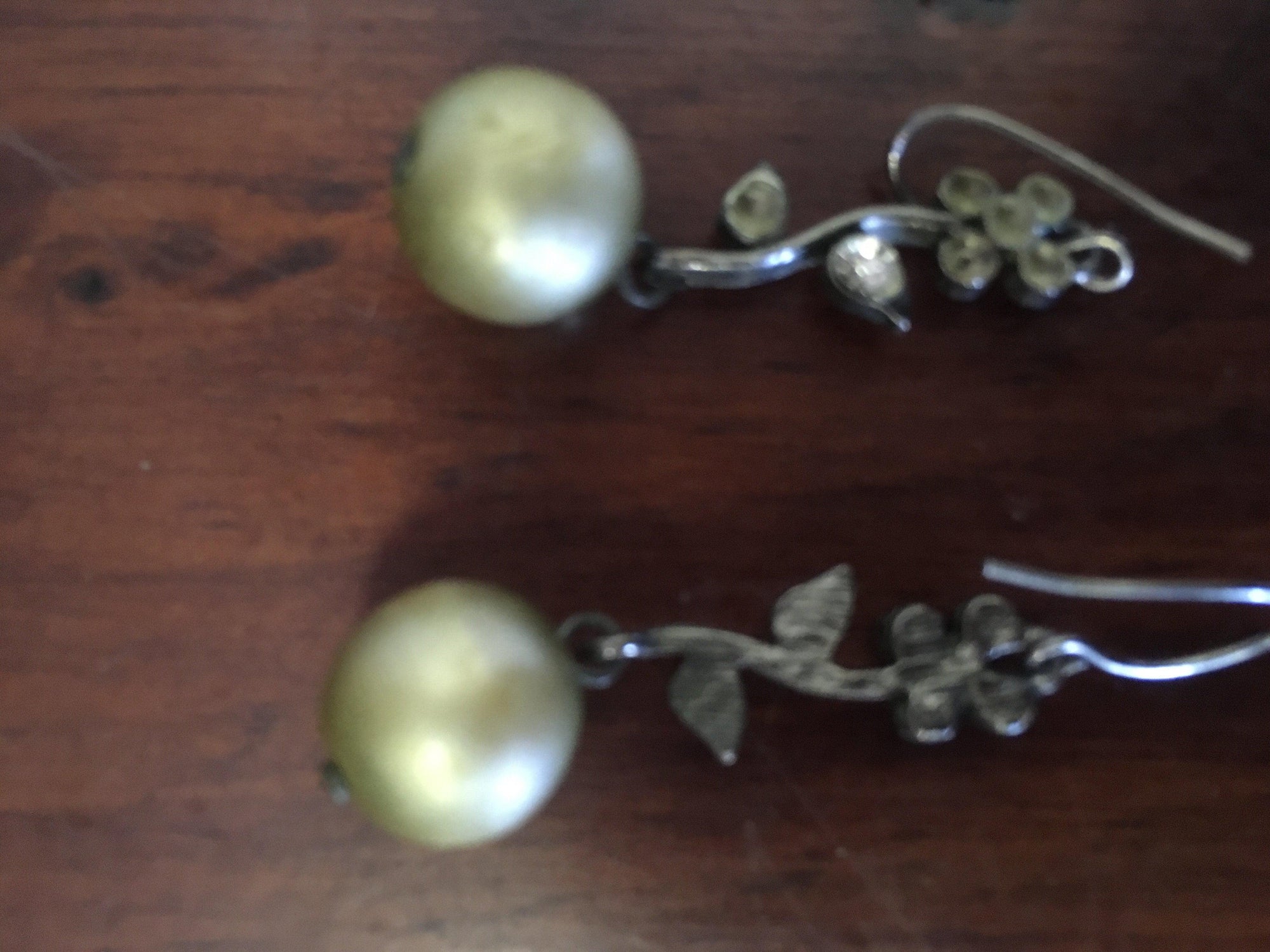 Pearl Dangle Earrings - 2ndhandwarehouse.com
