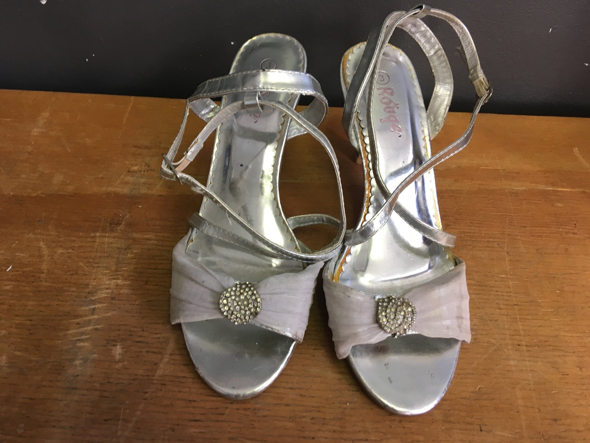 Silver Shoe - 3 - 2ndhandwarehouse.com