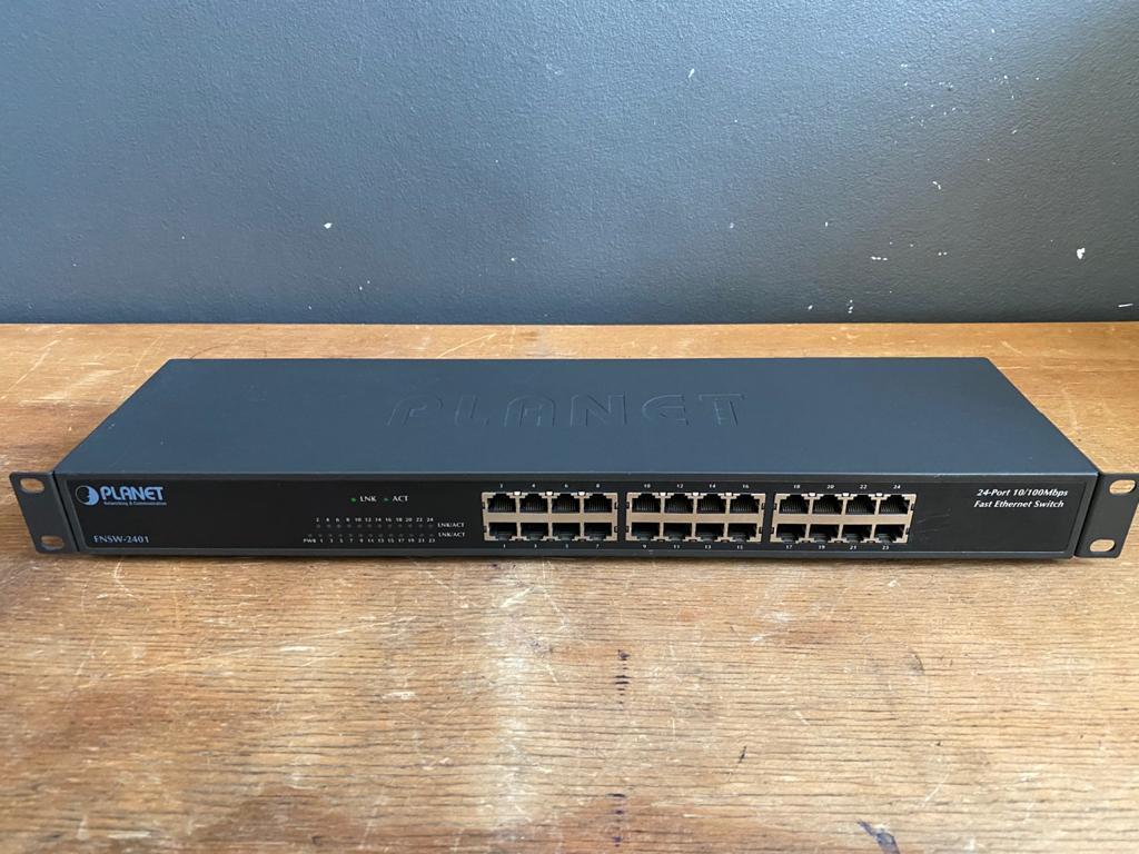 Planet 24CH Fast Ethernet Swith - Fnsw 2401 - 2ndhandwarehouse.com