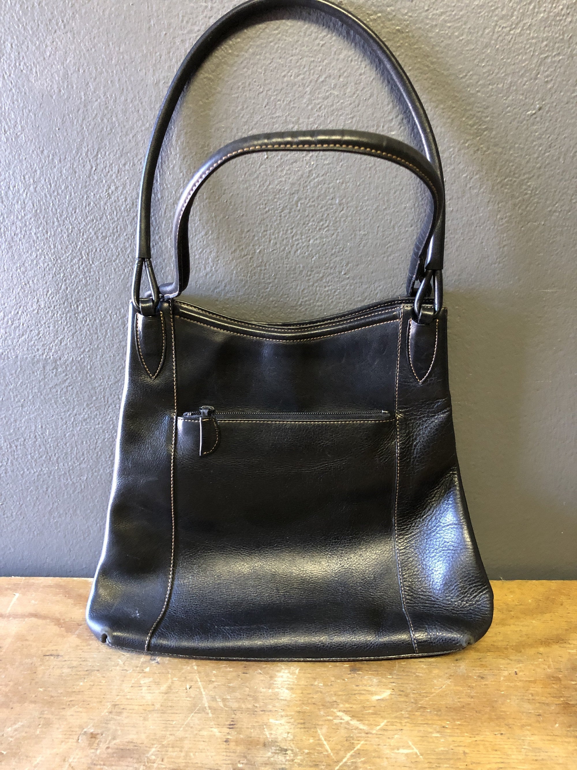 Black handbag - 2ndhandwarehouse.com