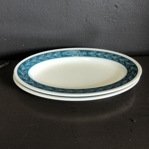 Green and white plates - 2ndhandwarehouse.com