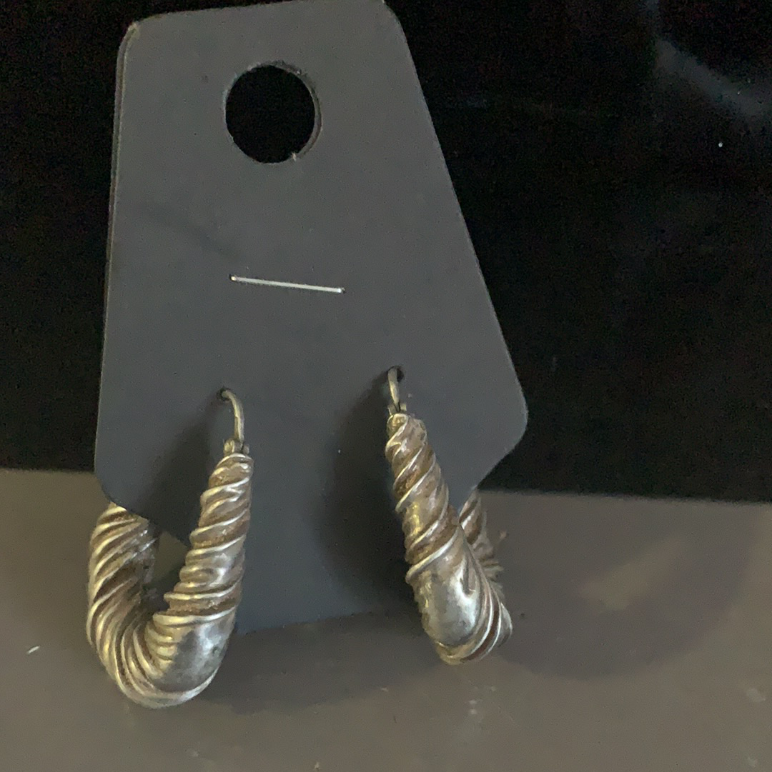 Silver earrings - 2ndhandwarehouse.com