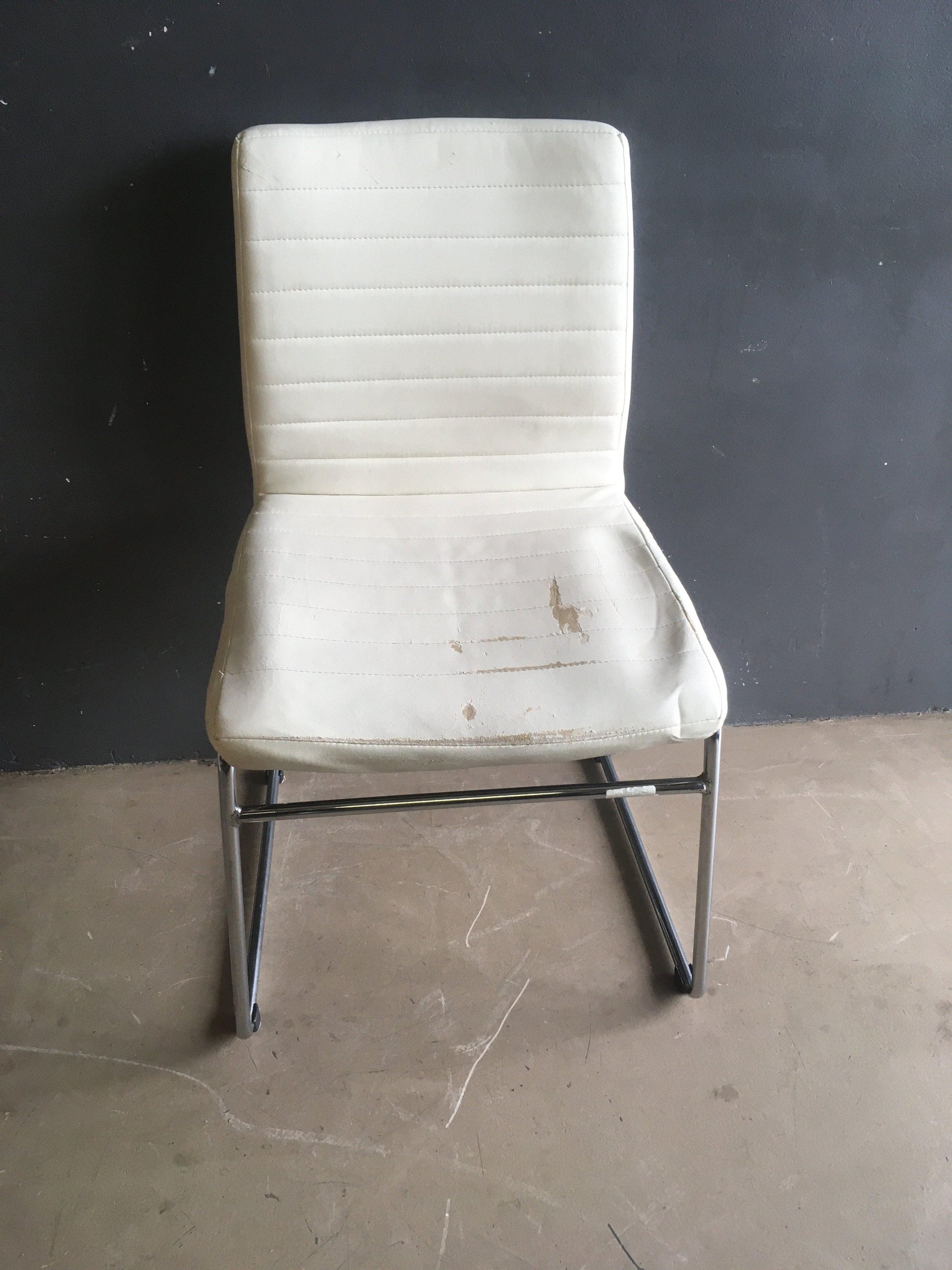 White padded chair - 2ndhandwarehouse.com