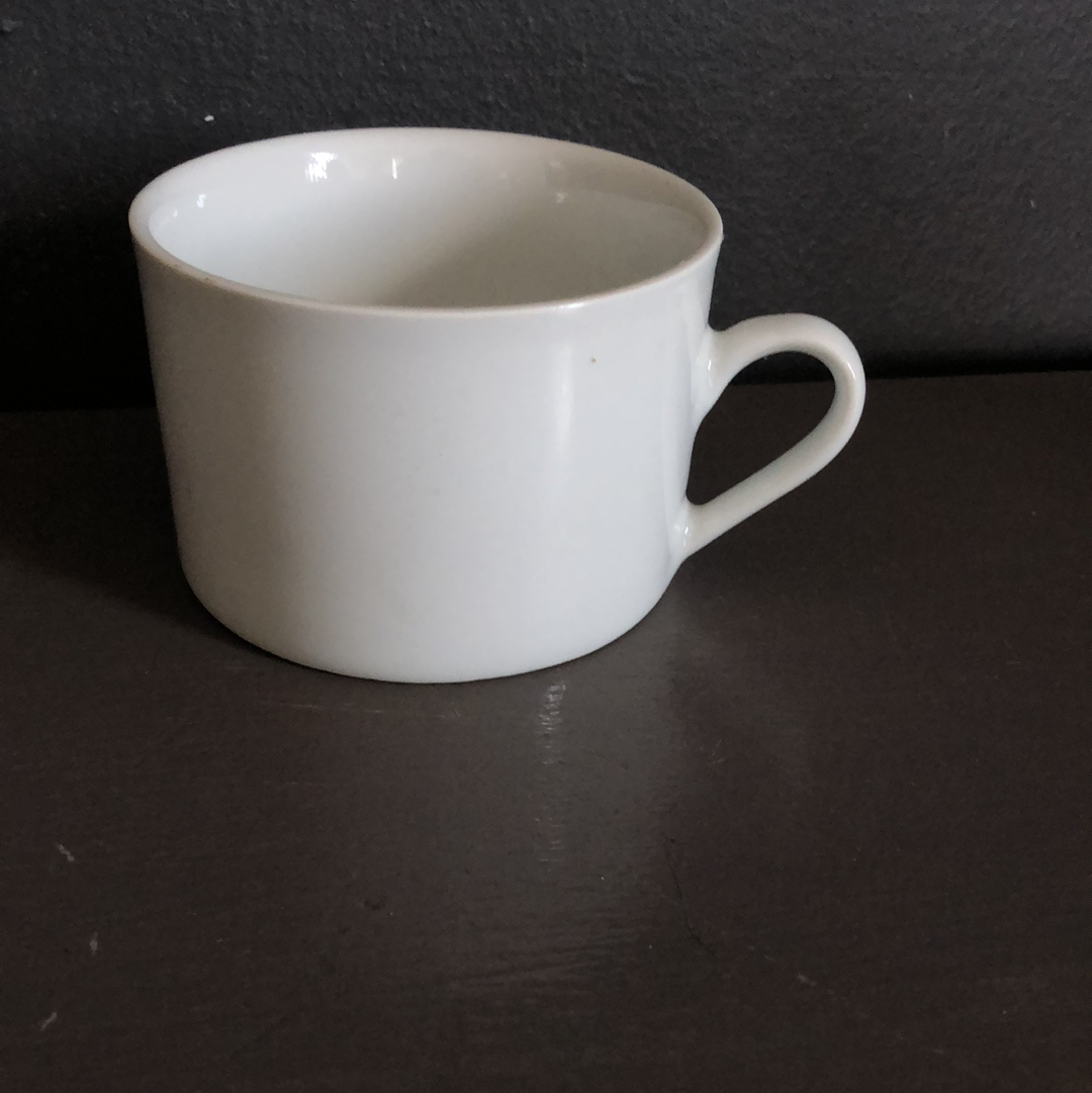 White  cups - 2ndhandwarehouse.com