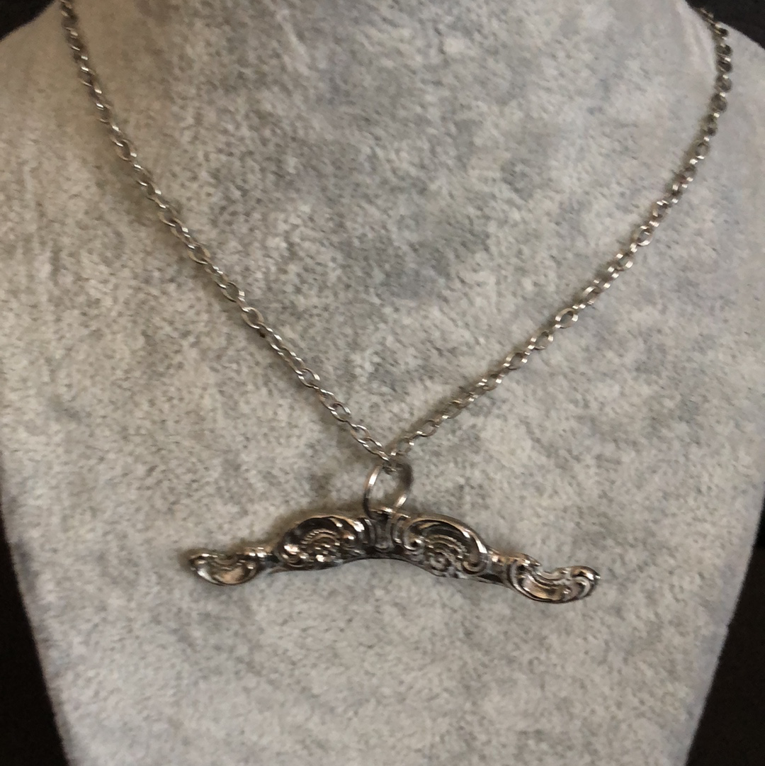 Silver necklace - 2ndhandwarehouse.com
