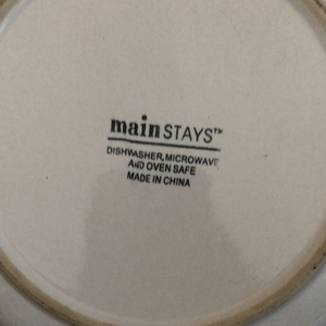 Mainstay. Mid  dinner plate - 2ndhandwarehouse.com