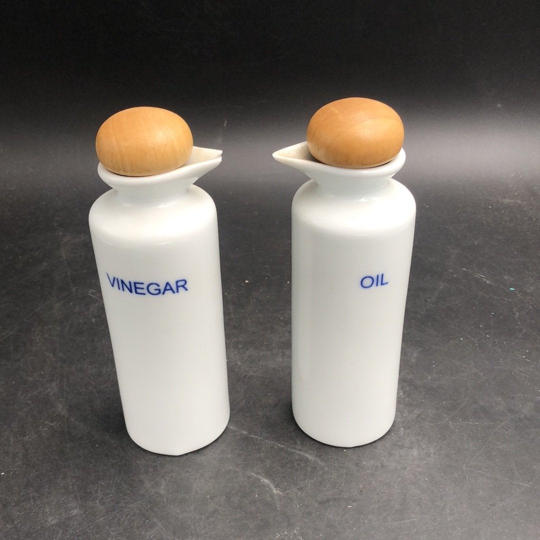 Oil and vinegar storage bottle