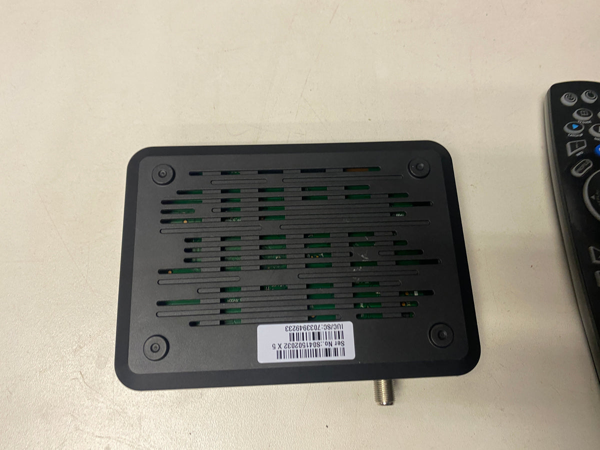 DSTV decoder with remote -REDUCED