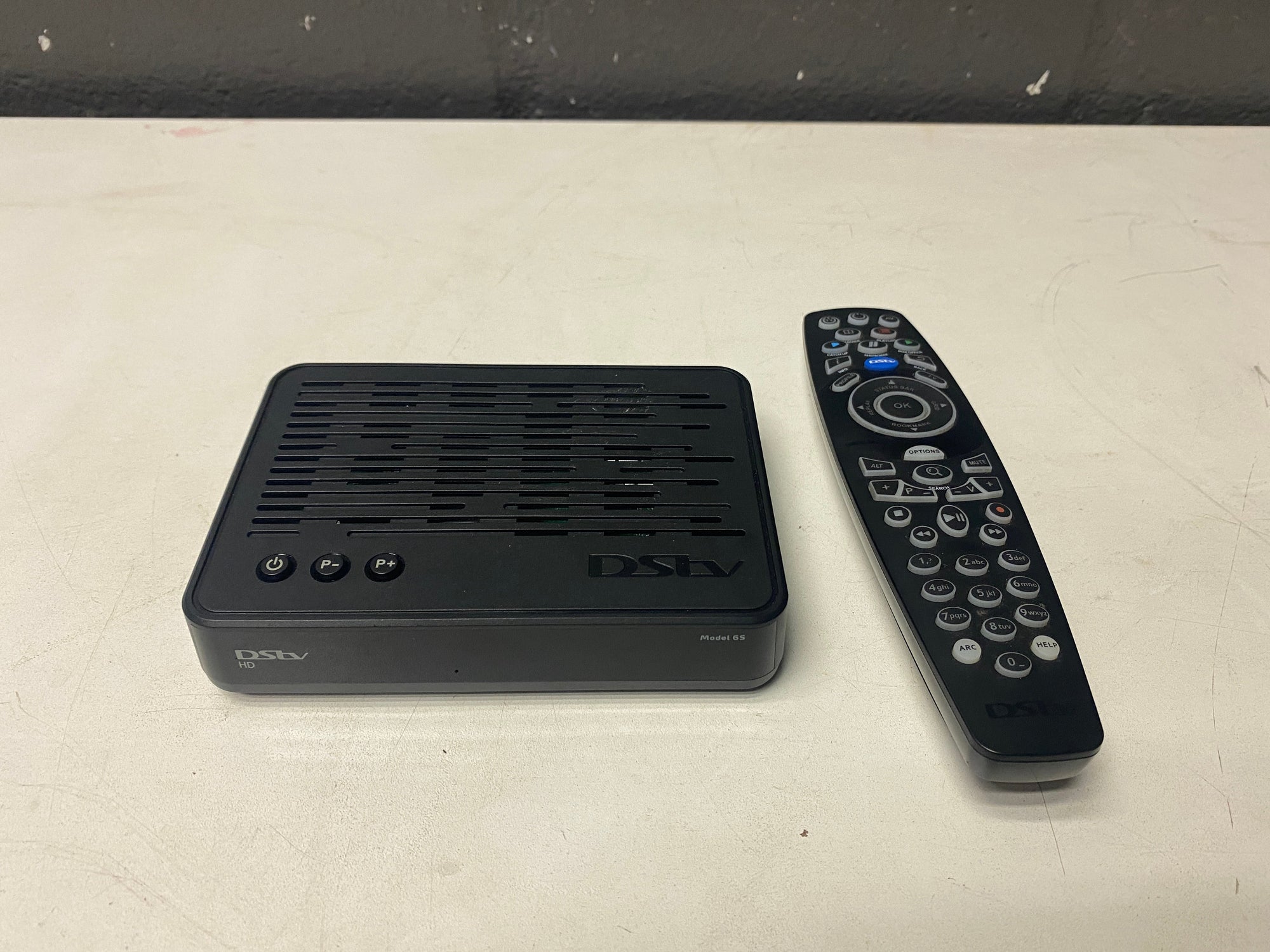 DSTV decoder with remote -REDUCED