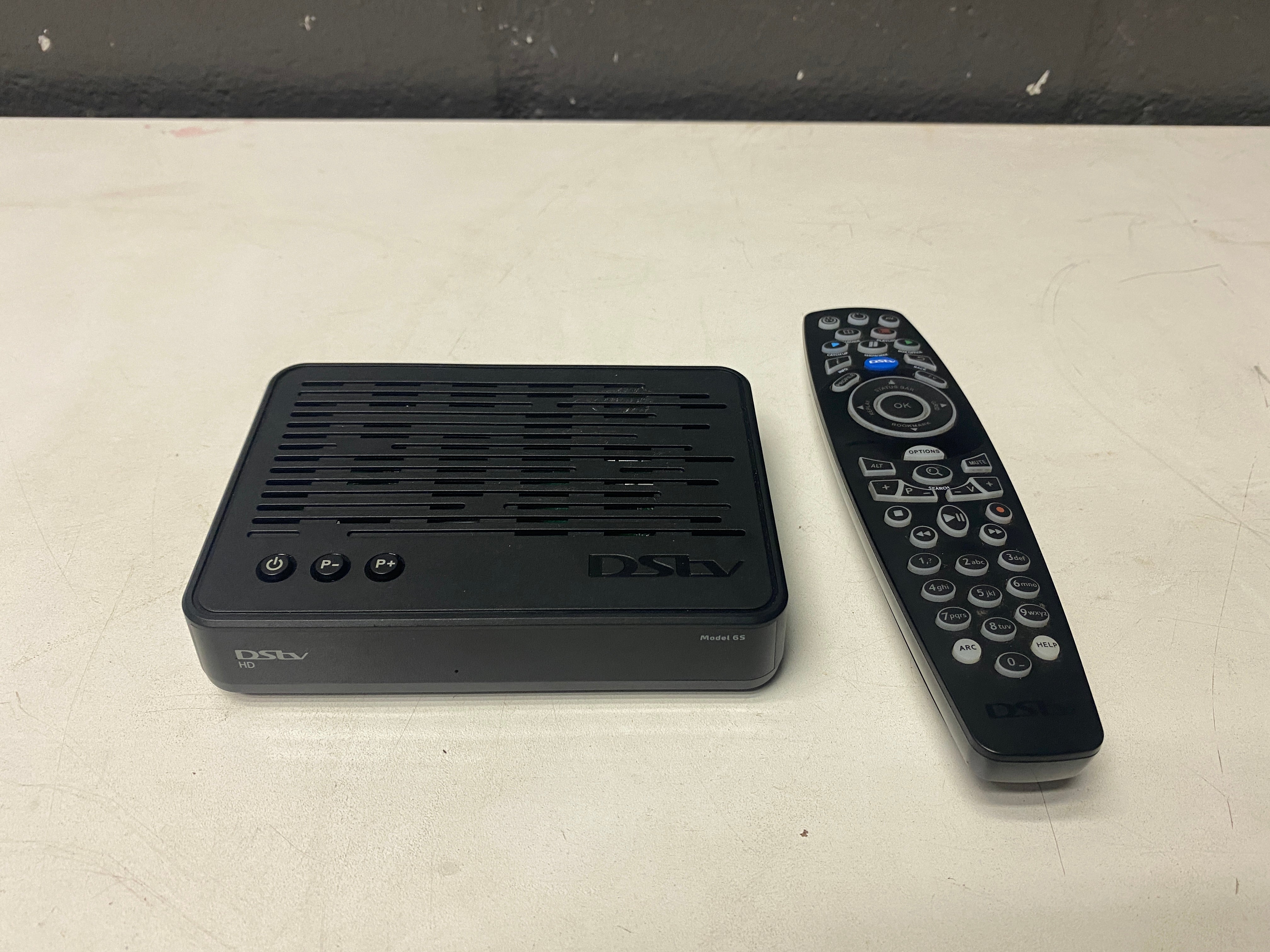 DSTV decoder with remote -REDUCED | 2ndhandwarehouse.com