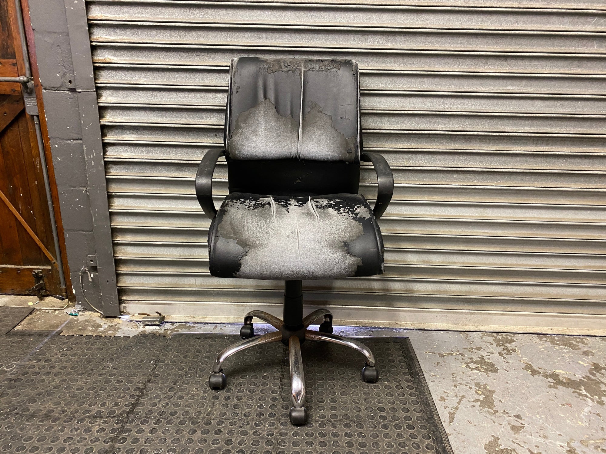 Office Chair With Arms (Faded)