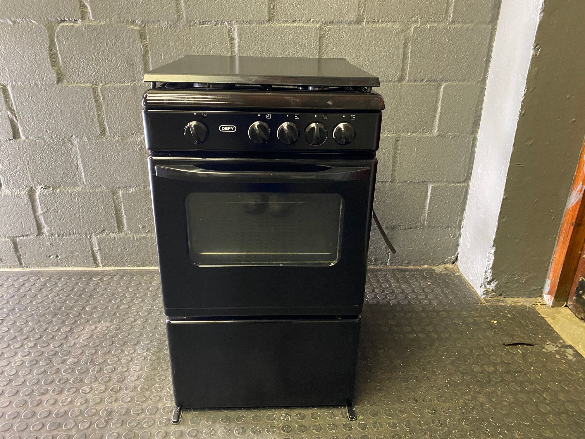 Defy 4 Plate Gas Stove -REDUCED