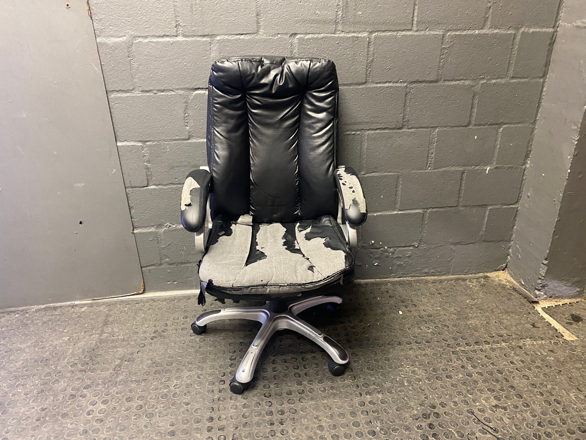 Black Office Chair(Worn Out)