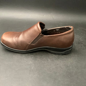 Green Cross Brown Shoe (size 3)