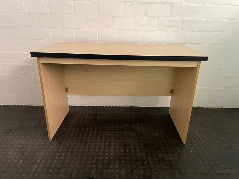 Plain on sale desk table