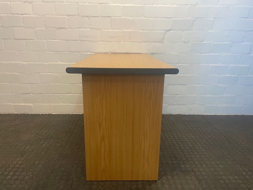 Plain Office Desk (Black Lining Sides)