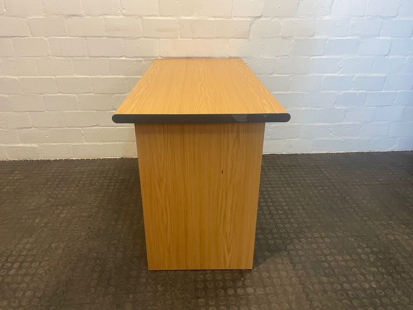 Plain Office Desk (Black Lining Sides)