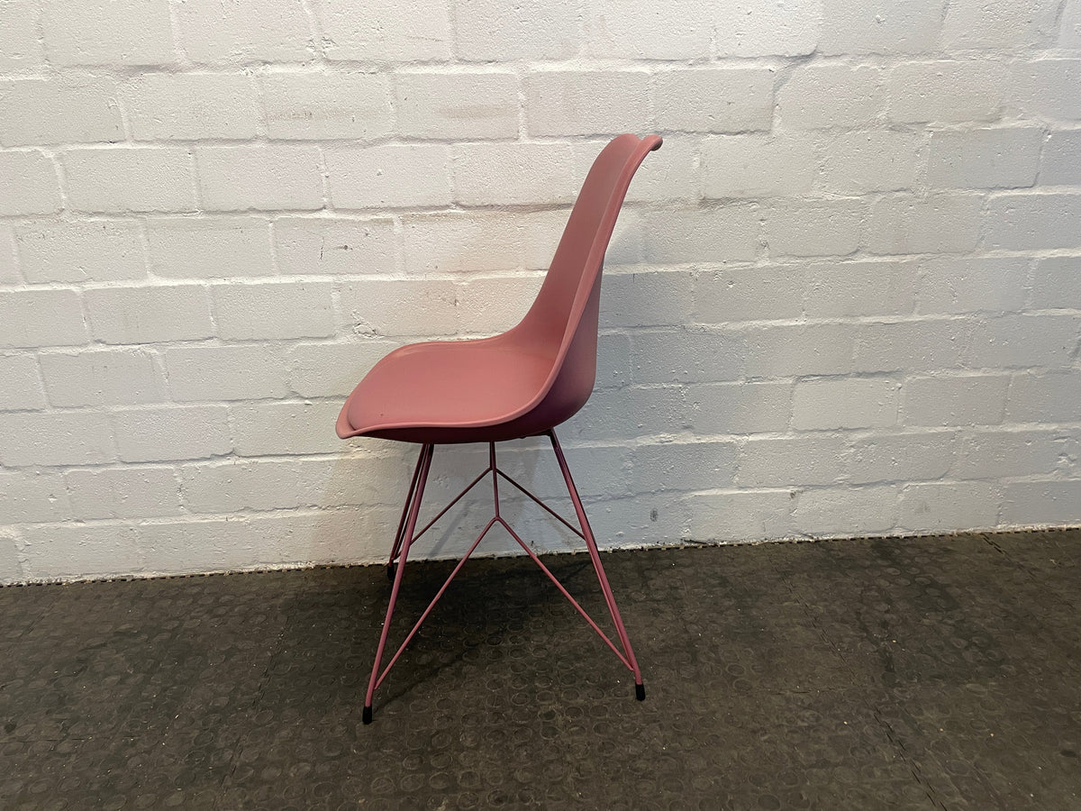 Retro Pink Dining Chair
