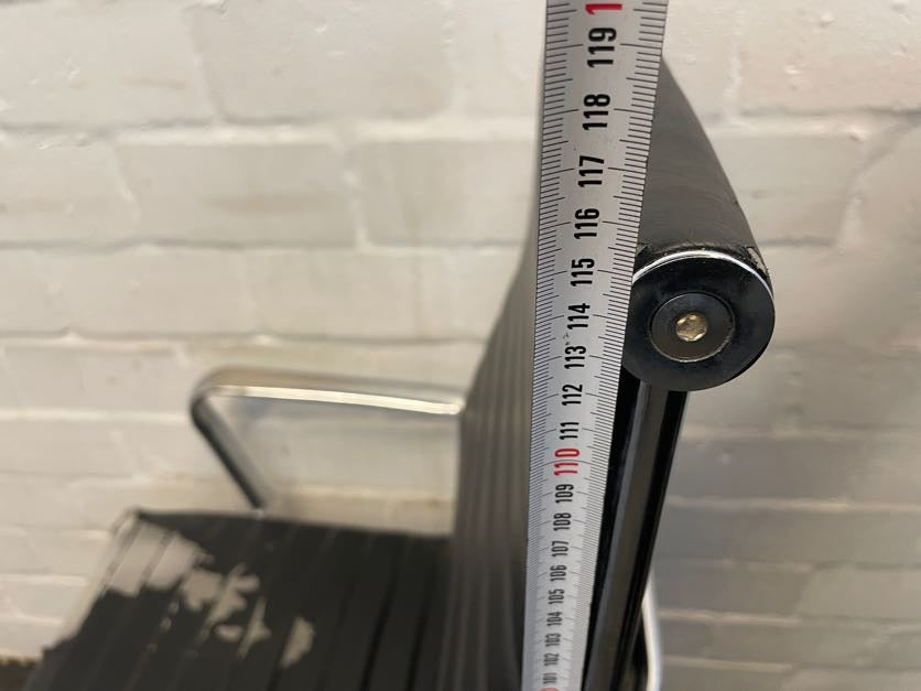 Patterned Black Executive Office Chair (Torn Seat) - REDUCED