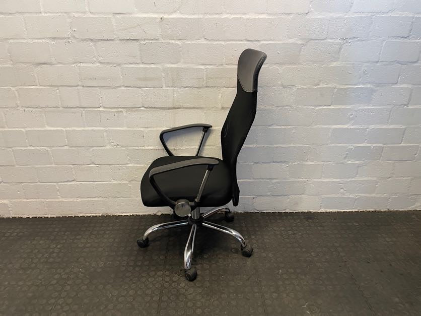 High Back Mash Office Chair (Hydraulic Faulty) - REDUCED