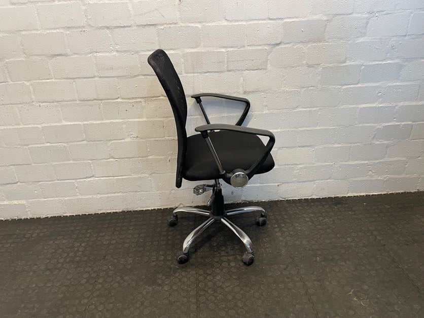 Mesh Back Steel Leg Office Chair