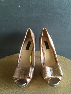 Gold Ladies Heels Forever New  (size 6) - 2ndhandwarehouse.com