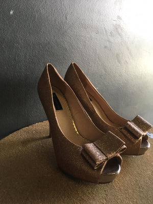 Gold Ladies Heels Forever New  (size 6) - 2ndhandwarehouse.com